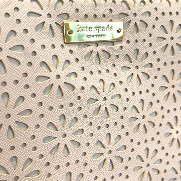 Kate Spade Pale Pink -Eyelet Cut Flowers-Zipper Plush Lined Computer Slip Bag - Picture 4 of 11